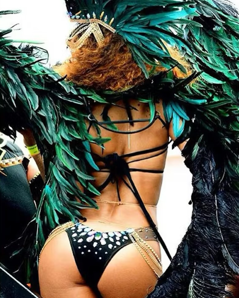 درمالیدی - افشای تصاویر جنجالی بارداری ریحانا | ملکه پاپ با سه بچه و اندام «بدون فیلتر» مدلینگ دوران حاملگی را دگرگون کرد افشای تصاویر جنجالی بارداری ریحانا | ملکه پاپ با سه بچه و اندام «بدون فیلتر» مدلینگ دوران حاملگی را دگرگون کرد