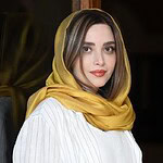 ژست مرموز دکتر بهنوش طباطبایی با شتر در کویر جنوب!