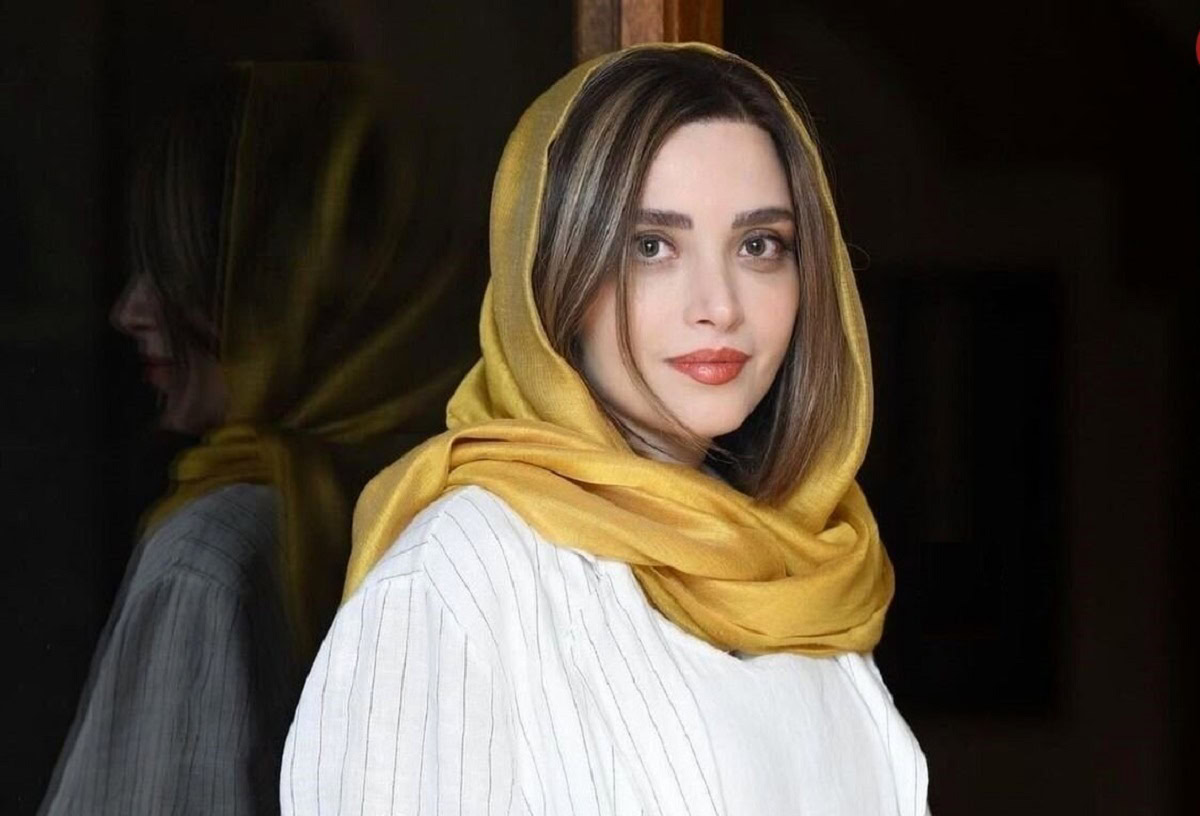 درمالیدی - ژست مرموز دکتر بهنوش طباطبایی با شتر در کویر جنوب! ژست مرموز دکتر بهنوش طباطبایی با شتر در کویر جنوب!