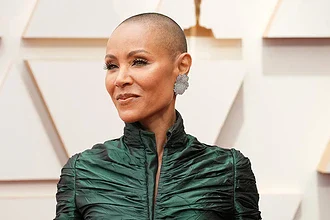 تاثیر ریزش موی زنان بر سلامت روان، خواب و موفقیت / جیدا پینکت اسمیت