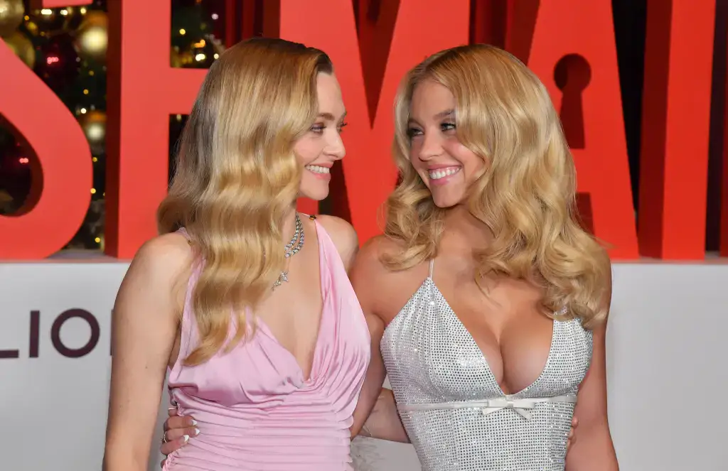 درمالیدی - سیدنی سوئینی با لباس دلربای هالیوودی؛ بازیگر جنجالی دوباره با استایل سکسی خبرساز شد سیدنی سوئینی با لباس دلربای هالیوودی؛ بازیگر جنجالی دوباره با استایل سکسی خبرساز شد