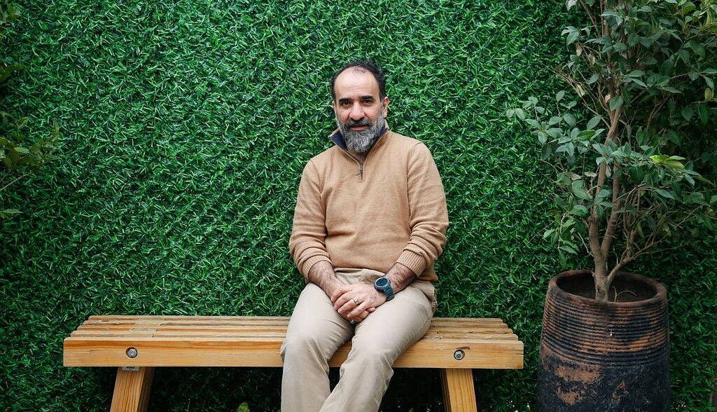 سقوط تکان‌دهنده رضا امیرخانی؛ آخرین خبر از وضعیت کما؛ پشت‌پرده حادثه، بیوگرافی کامل و همه چیز درباره نویسنده محبوب نسل‌ها