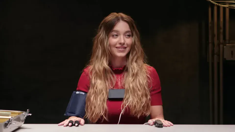 درمالیدی - سیدنی سوئینی با تست دروغسنج ثابت کرد سینههایش طبیعی هستند سیدنی سوئینی با تست دروغسنج ثابت کرد سینههایش طبیعی هستند