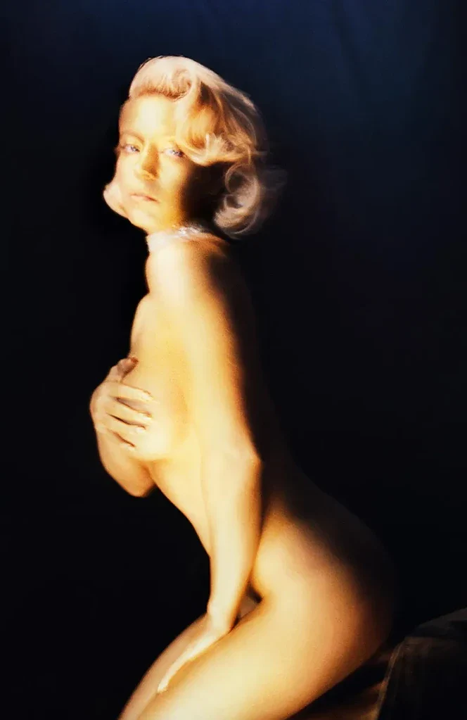 درمالیدی - سیدنی سوئینی برهنه با بدنی به رنگ طلای خالص؛ عکسهای نودِ جسورانه سیدنی سوئینی برهنه با بدنی به رنگ طلای خالص؛ عکسهای نودِ جسورانه