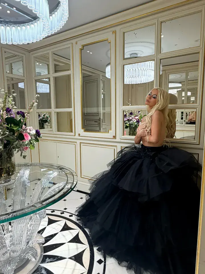 طوفان کریستینا آگویلرا؛ برهنگی کامل ستاره 45 ساله با اندامی که 20 سال جوان‌تر شده است!