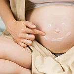 راهنمای جامع مراقبت از پوست در بارداری: از روتین‌های ایمن تا محصولات ممنوعه