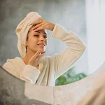 بهترین روتین مراقبت از پوست چرب؛ از صبح تا شب بدون برق افتادن پوست