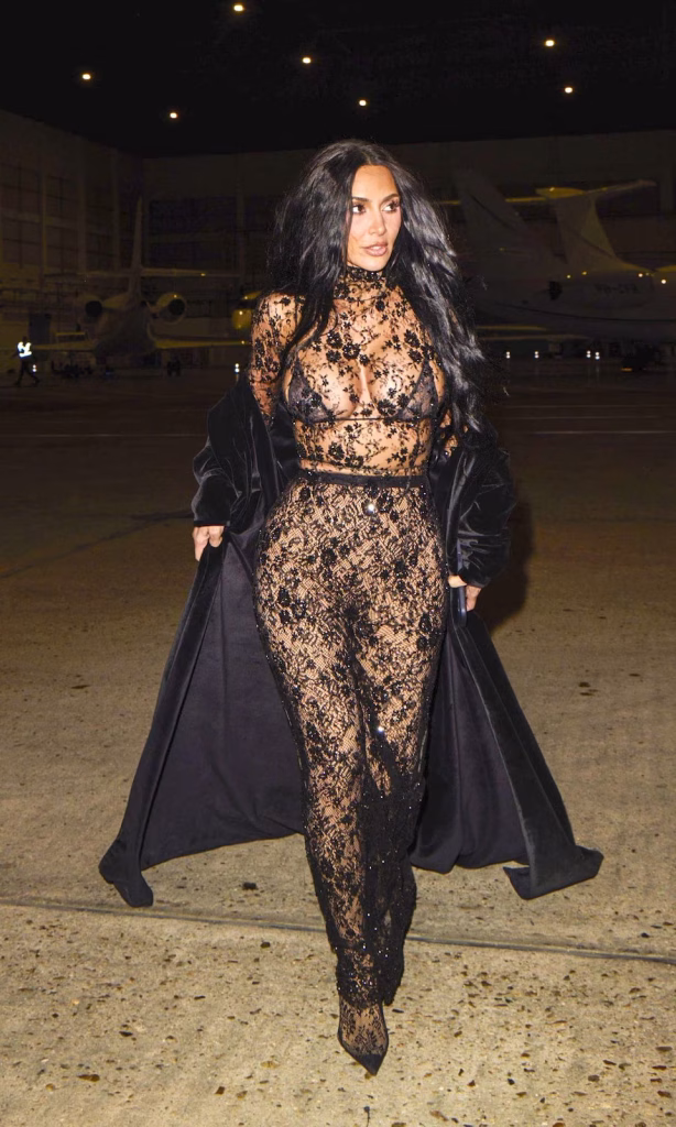 کیم کارداشیان با لباس توری شفاف در پاریس غوغا به پا کرد؛ رابطه مخفیانه با لوئیس همیلتون لو رفت؟ سه قرار عاشقانه در سه روز لاکچری!