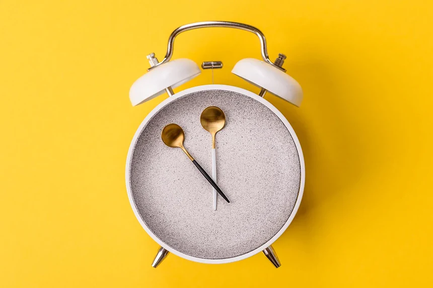 راهنمای رژیم فستینگ در سال 2026: مزایا و خطرات