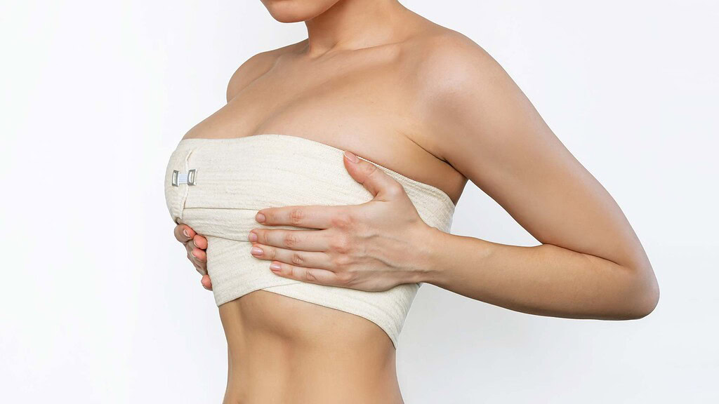 جراحی لیفت سینه (ماستوپکسی): هر آنچه که باید بدانید