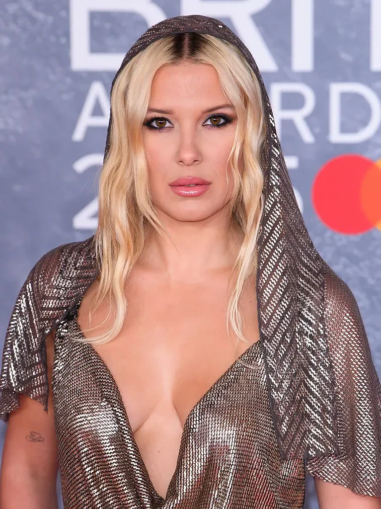 درمالیدی - سیر تکامل زیبایی میلی بابی براون در 10 سال گذشته سیر تکامل زیبایی میلی بابی براون در 10 سال گذشته