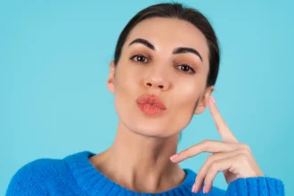 راهنمای کامل مراقبت بعد از تزریق فیلر لب؛ 10 نکته ضروری برای حفظ زیبایی و سلامتی
