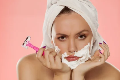 همه چیز درباره اصلاح موهای زائد زنان: 6 روش مختلف و تأثیرات آنها بر پوست