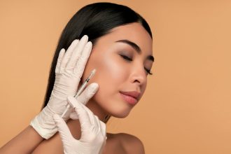 تزریق ژل صورت: راهنمای جامع حجم‌دهی و چاقی صورت