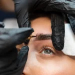 کاشت ابرو بدون جراحی یا با جراحی: بهترین روش کاشت ابرو کدام است؟