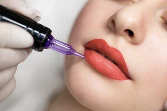 شیدینگ لب: همه‌چیز درباره تاتو نیمه دائم لب